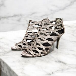 Vintage Elegant Strappy Heels in Silver